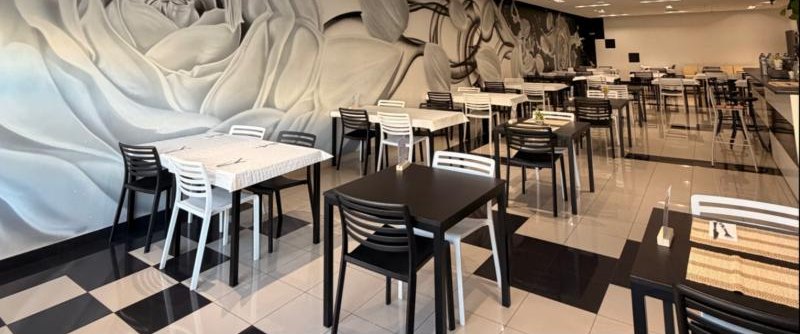 Sala de Blanc i Negre con el mural de la rosa